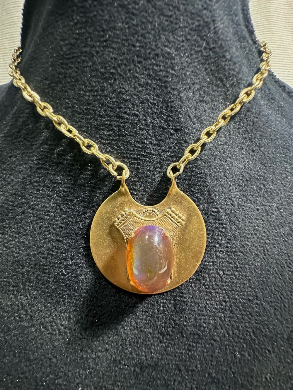 Vtg: Glass Dragons Breath Cabochon Brass Pendant Necklace - Picture 11 of 11